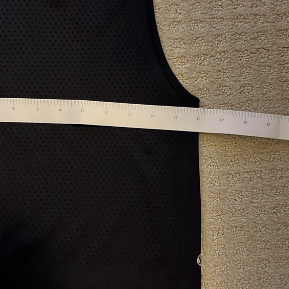 Lululemon sz 4 navy blue mesh breeze by muscle tank II - Picture 8 of 8